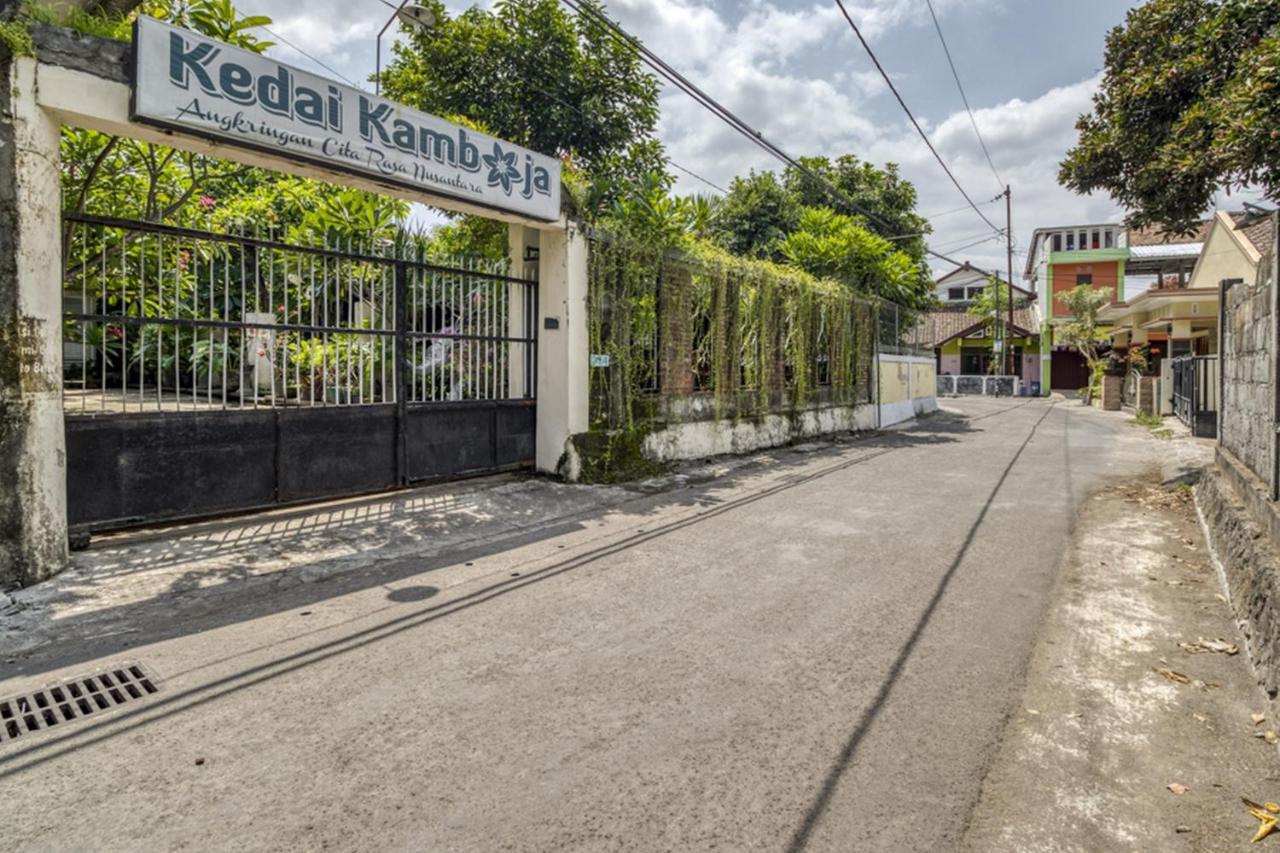 Reddoorz Hostel Near Adisucipto Airport Yogyakarta Kalasan Exterior foto