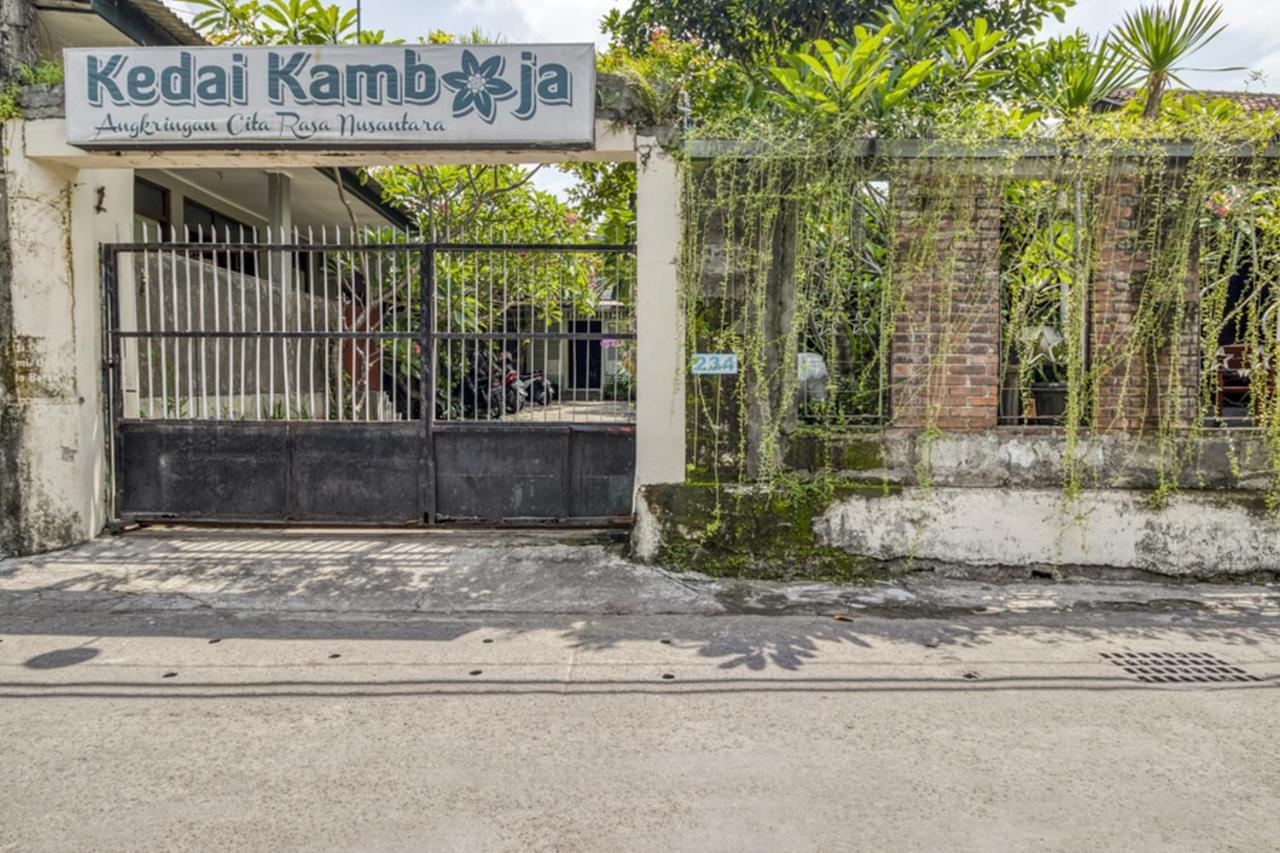Reddoorz Hostel Near Adisucipto Airport Yogyakarta Kalasan Exterior foto